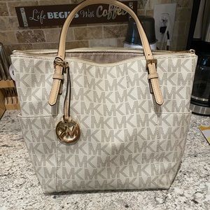 Micheal Kors cream jet set signature tote